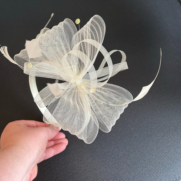 Ivory fascinator - from London - Picture 7 of 7